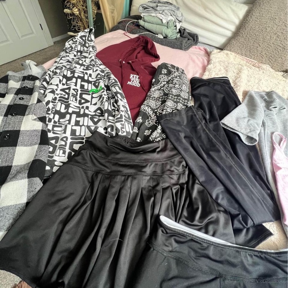 Clothes - Picture 6 of 6